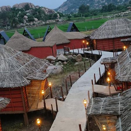 Golden Chariot Resort ฮัมปี ภายนอก รูปภาพ